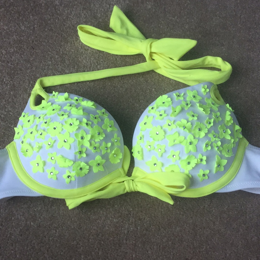 Victoria's Secret Yellow Flower Bikini Top 💫🌼